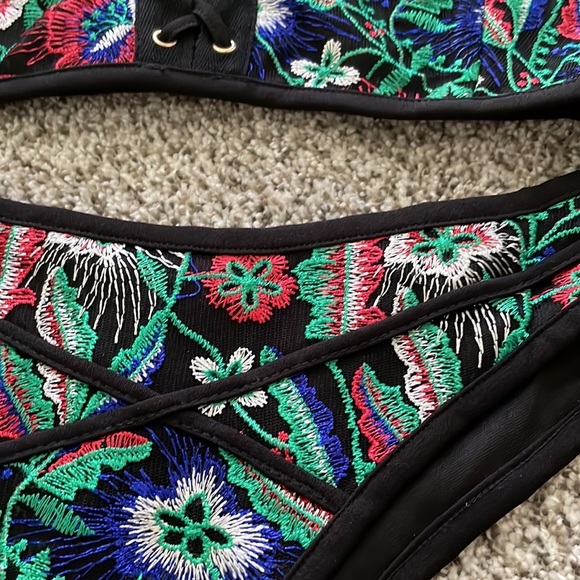 WOW Couture bikini set. Size medium. - Picture 7 of 8